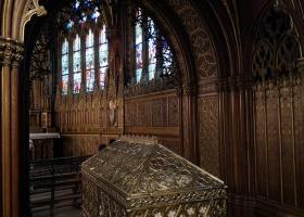 KP-10.-Sv-Genoveva-sarkofag